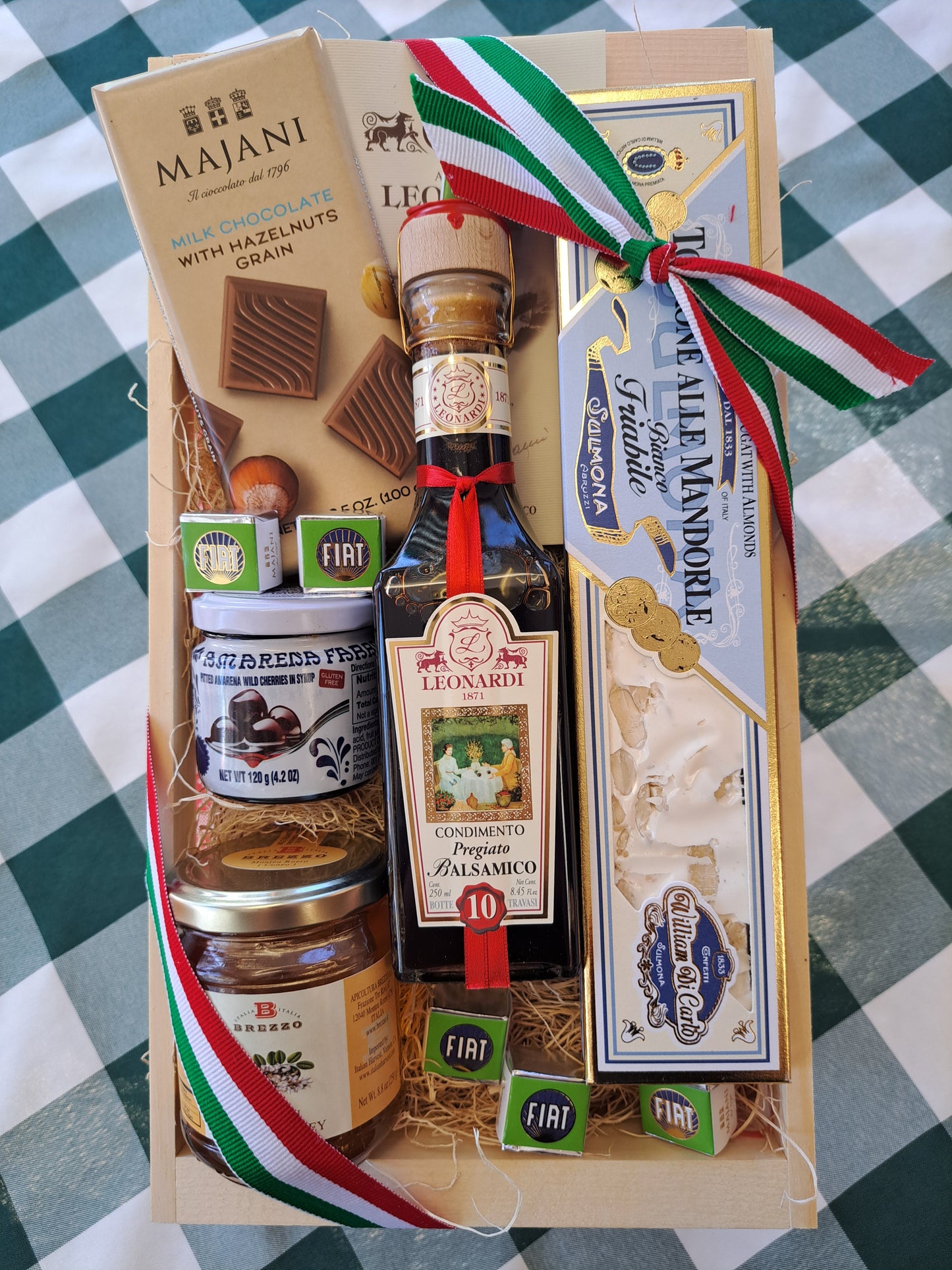 Gift Box with chocolate, cherries, nougat, balsamic vinegar and honey.