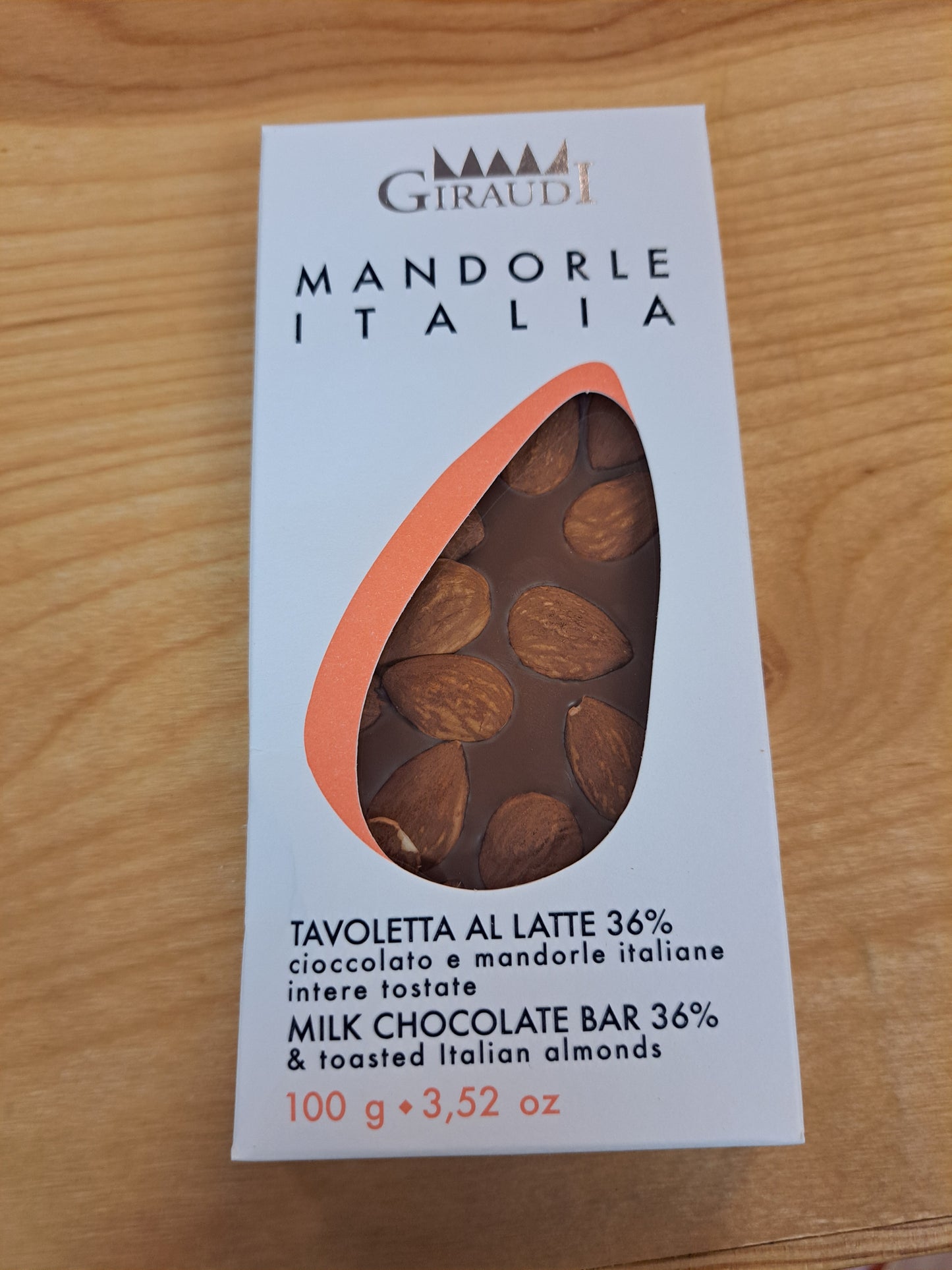 Mandalore Italia Milk Chocolate Bar with Toasted Almlonds